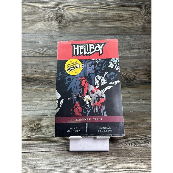 Hellboy Volume #8 (Dark Horse Comics, May‎ 2008) - Picture 1 of 4